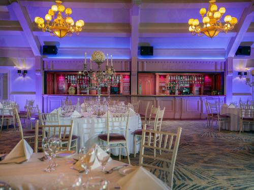Treacys Oakwood Hotel - image 5