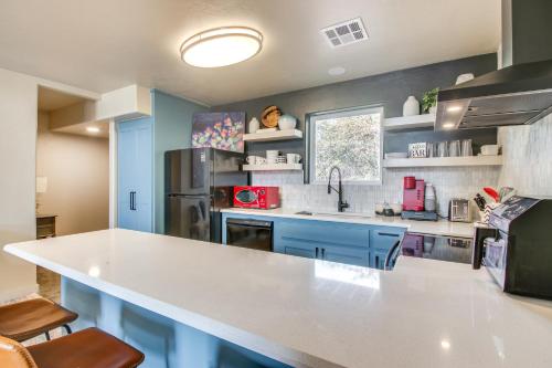 Modern Mtn-View Designer Home in Medicine Park in Medicine Park, USA