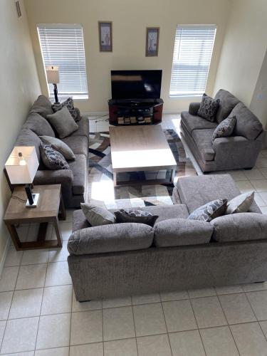 Family Ready in Gated Community Near Attractions in Davenport, USA