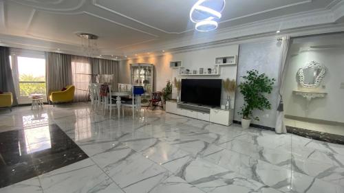 شقه صف اول علي النيل بسعر مميز near St George-templom