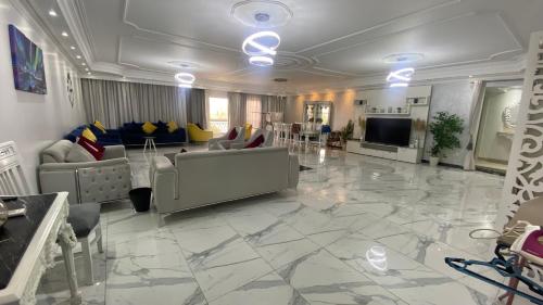 شقه صف اول علي النيل بسعر مميز near St George-templom