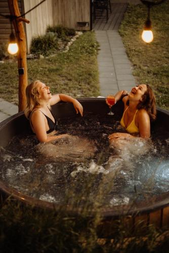 Kümblustünn, GlinCa Blisko Natury - domek z jacuzzi in Goscicino