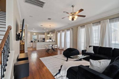Farmers Market 3 BD Townhome w Rooftop Terrace in Dallas, USA
