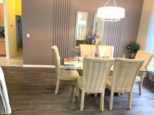 RL236BD Universal Kingdom 8 guests pool home in Davenport, USA