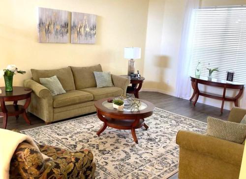 RL236BD Universal Kingdom 8 guests pool home in Davenport, USA