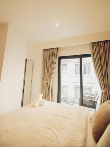 Essence 1 BDRM Luxury Apt - image 3