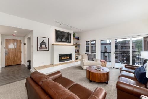 PRIME LOCATION Ski-In Ski-Out with Mountain Views BEST location in Breckenridge