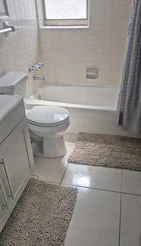 Big TV 2 Bedroom Apartment Cooper City thumb 2
