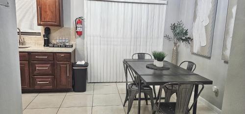 Létesítmények, Big TV 2 Bedroom Apartment Cooper City in Davie (FL)