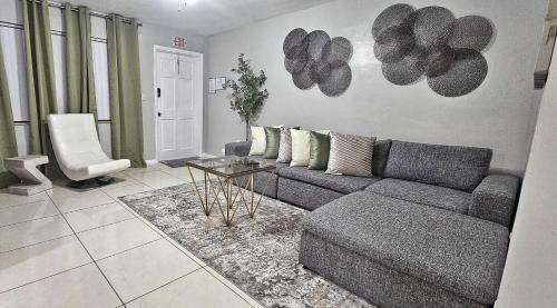 Big TV 2 Bedroom Apartment Cooper City in Cooper City, USA