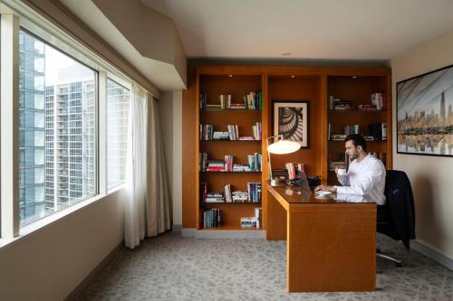 Swissotel Chicago - image 10