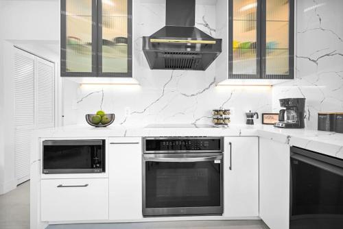 Modern Private Oasis by Design District & Wynwood in Miami, USA