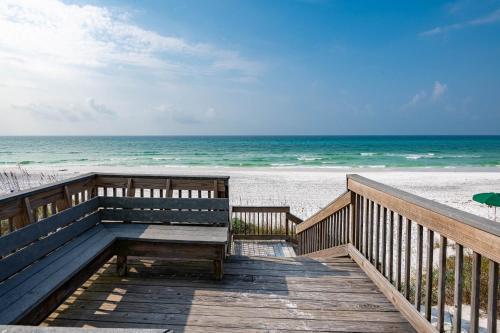 Steps to Beach Community Pool Beach View Luxury - image 4