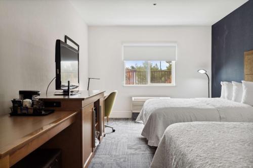 2 queen beds