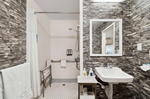 Hampton Inn & Suites Vacaville-Napa Valley - image 12