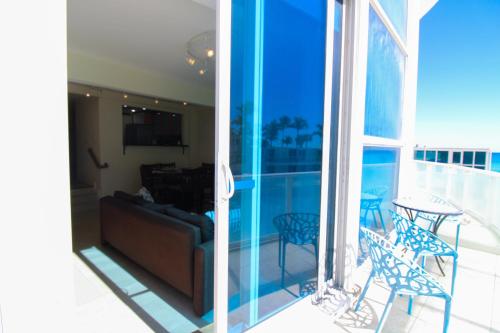 Castle L5 Oceanview Double-loft with pool, beach access, tennis, free parking! in Miami Beach, USA