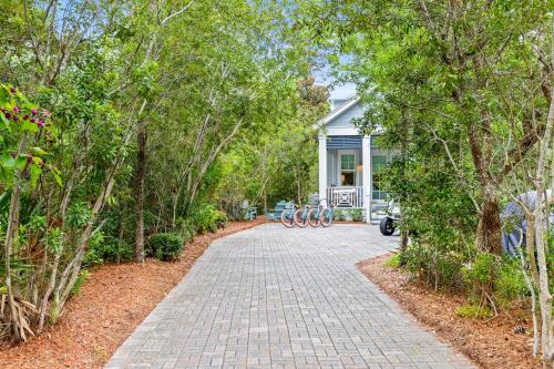 Golf Cart - 2 Community Pools - Close to Seaside - image 4