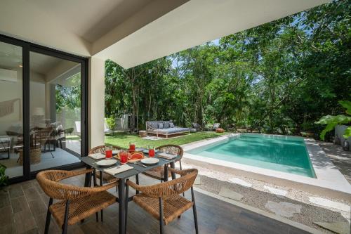 NEW! Chic villa with a pool, close to amenities & golf course! in Puerto Aventuras, Mexico