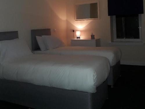 สโตนฟิลด์ รูม (Stonefield Rooms) in แฮมิลตัน