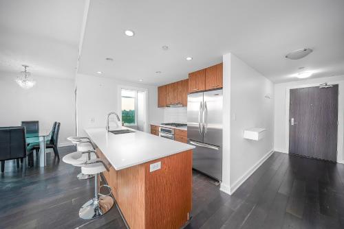 Stylish Yaletown Retreat for 4 nearby restaurants and shops in Vancouver, Canada