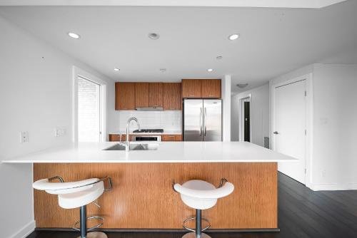 Stylish Yaletown Retreat for 4 nearby restaurants and shops in Vancouver, Canada