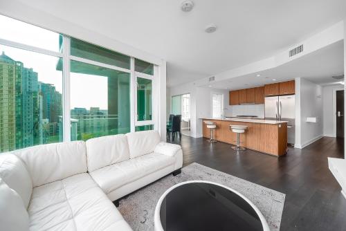 Stylish Yaletown Retreat for 4 nearby restaurants and shops in Vancouver, Canada