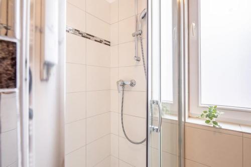 Very Central - Comfy Home - Tap to explore photos