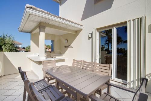 Community Pool Hot Tub and Beach - Outdoor Kitchen - image 2