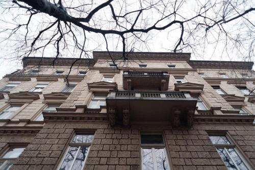 Huge aparment in the city center with Air Conditioning - image 13