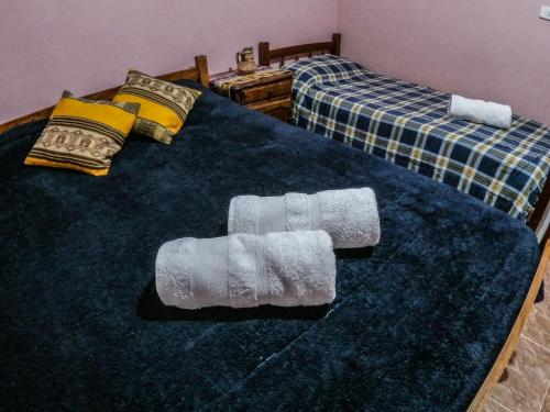 1 double bed, 1 twin bed