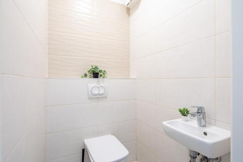 Central - Balcony - Cozy - AC - image 14