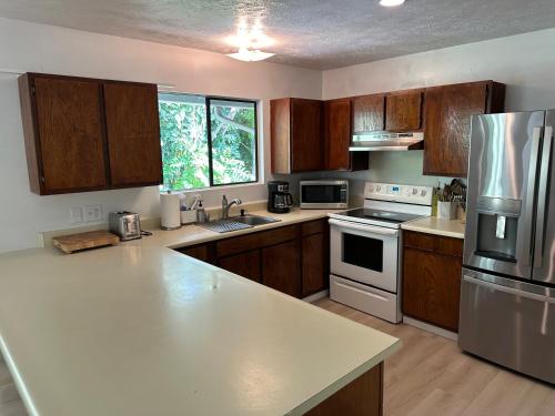 virtuve, Best location, and recently renovated in Pupukea (HI)
