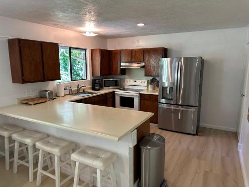 virtuve, Best location, and recently renovated in Pupukea (HI)