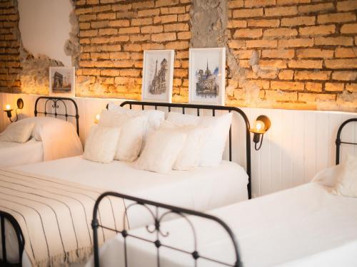1 double bed, 2 twin beds