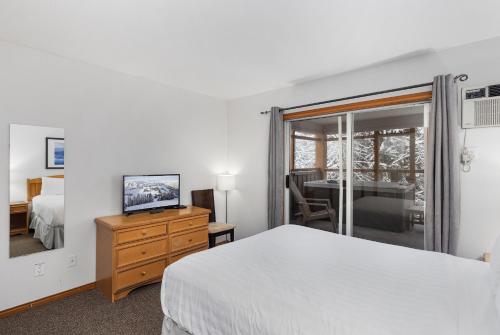 One bedroom townhome with private hot tub GR 65 image 10