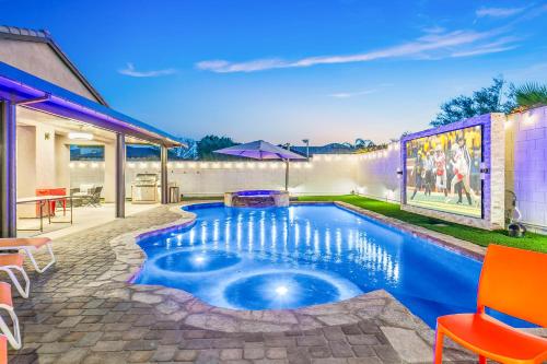 Hollywood Hideaway with 158" Poolside TV and 2 Arcades