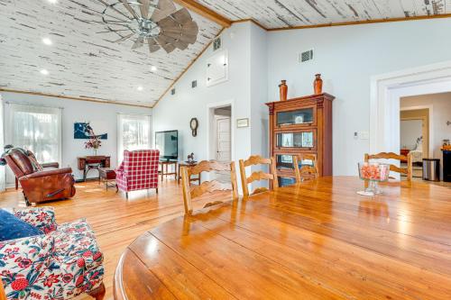 Walk to Dtwn Shops and BBQ Home with Fenced Yard! in Lockhart, USA