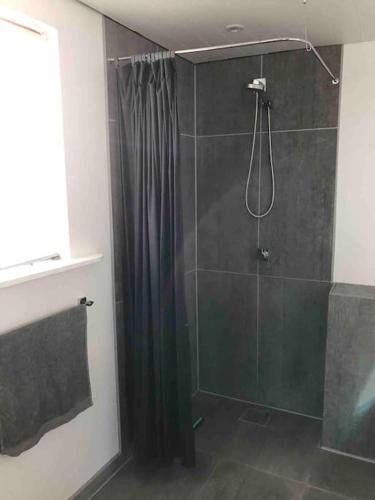 Modern 2 bedroom cottage close to airport and town - sleeps 8, Kopenhaga (zdjęcie 6)
