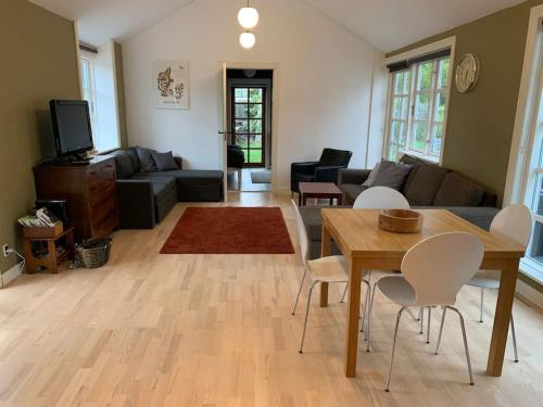 Modern 2 bedroom cottage close to airport and town - sleeps 8, Kopenhaga (zdjęcie 10)
