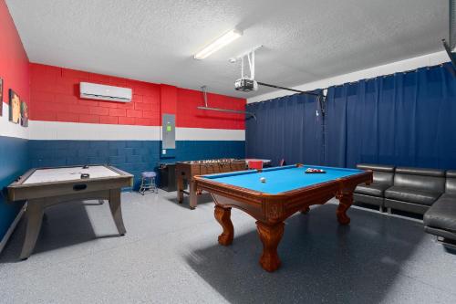 Spacious 5BR Villa with Pool, Games, Near Disney!
