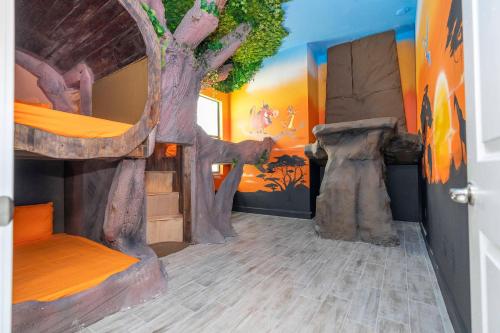 BRAND NEW 15Bed Home wprivate Pool 5824