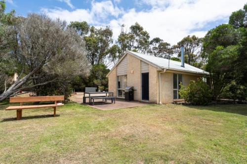 Bells Beach Cottages - Pet friendly cottage with wood heater - Great Ocean Road - Port Campbell