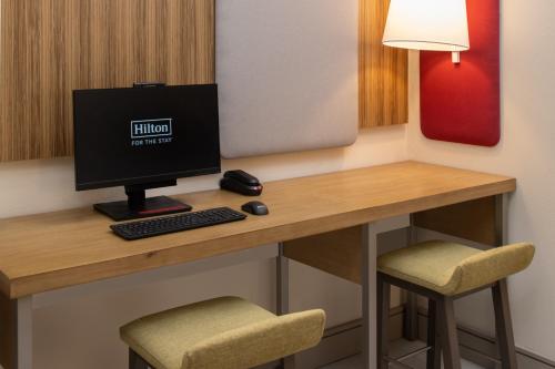 Holiday Inn Express & Suites Tacoma Downtown an IHG Hotel - image 9