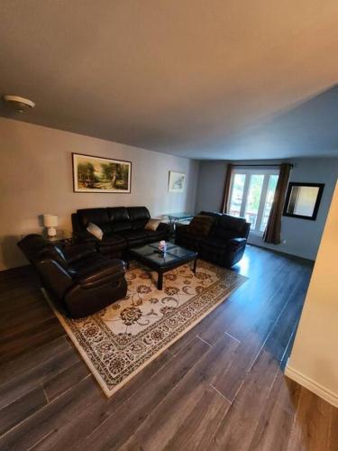 Entire 3 Bedroom house in Elliot Lake
