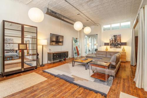 High-design Downtown Loft in Asheville, USA