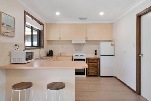 keuken, Oleander Cottage - Cosy Ambience, Pets Allowed near Wagga Wagga Airport