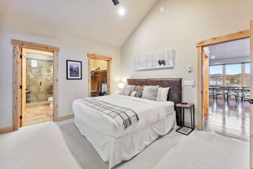 Modern Keystone Townhome Next to River Run Village in Keystone, USA