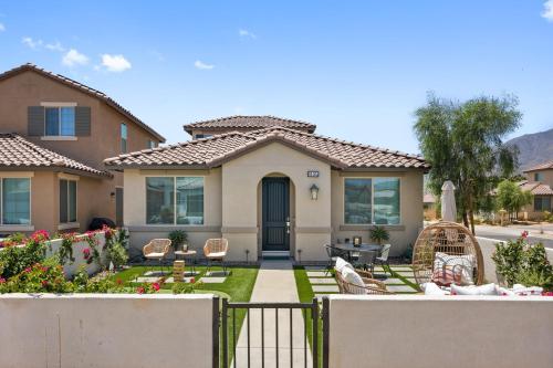Sunset Dreams by VARE Steps Away from PoolSpa Gym PGA West in La Quinta, USA