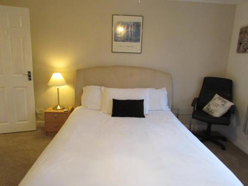 1 queen bed, 1 twin bed