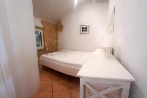 Two-Bedroom Apartment with Terrace and Sea View image 5